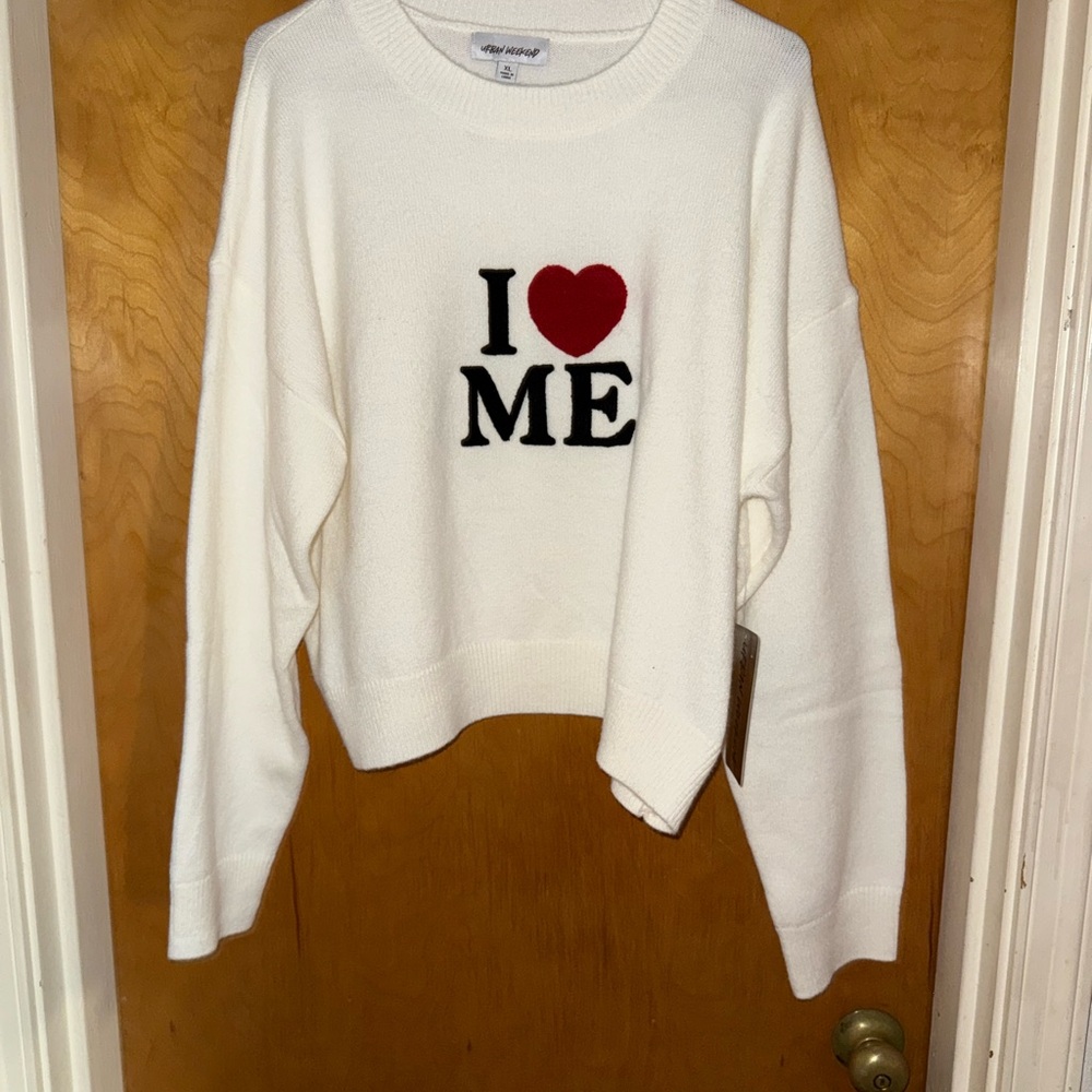 I ❤️ME White Sweater with Red Heart oversized and soft❣️